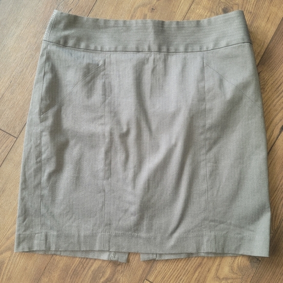 Banana Republic Gray Herringbone Pencil Skirt, Size 14 - Picture 1 of 7